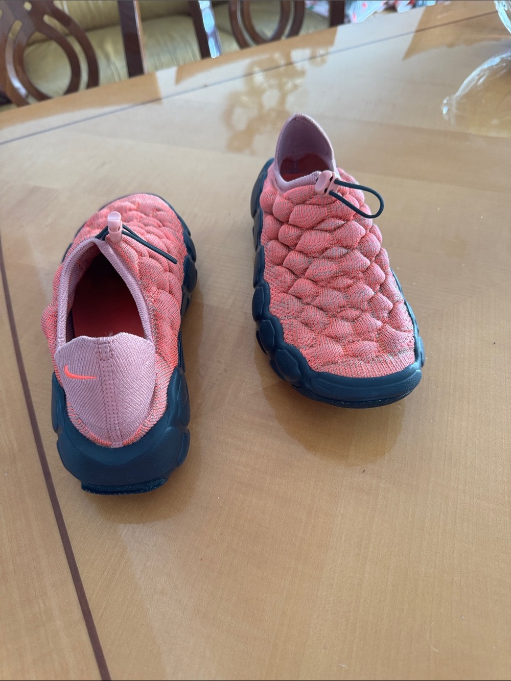 Nike women Coral Pink Slip-On Knit Sneakers with Black Sole size 8 - Picture 4 of 12